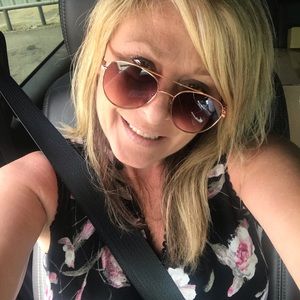 Meet your Posher, Lori